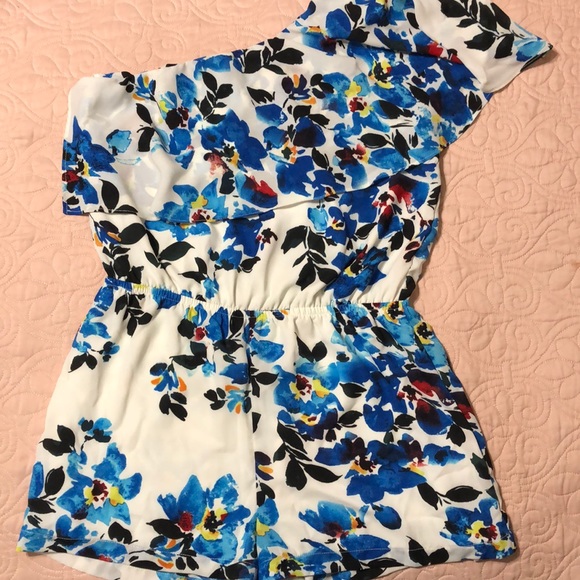 One Shoulder Floral Romper - Picture 2 of 4